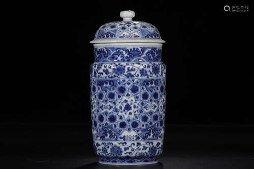 A Chinese Blue and White Floral Porcelain Hat-covered Jar