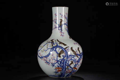 A Chinese Blue and White Famille Rose Porcelain Vase 