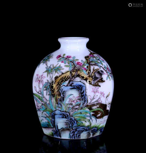 A Chinese Enamel Porcelain Jar
