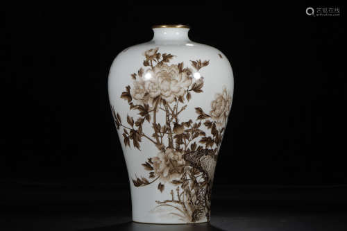A Chinese Blue and White Floral Porcelain Yuhuchunping