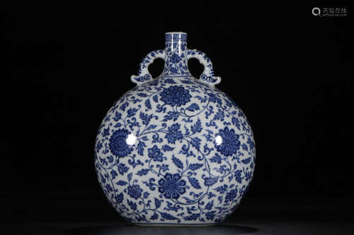 A Chinese Blue and White Floral Porcelain Flask