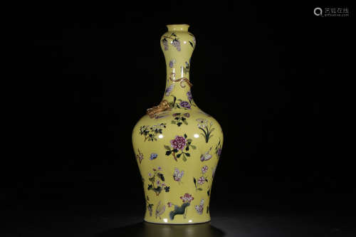 A Chinese Gilt Yellow Ground Floral Porcelain Garlic-mouthed Vase