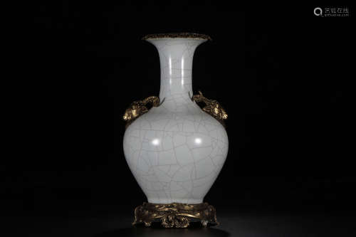 A Chinese Porcelain Vase Inlaid with Copper Ornaments