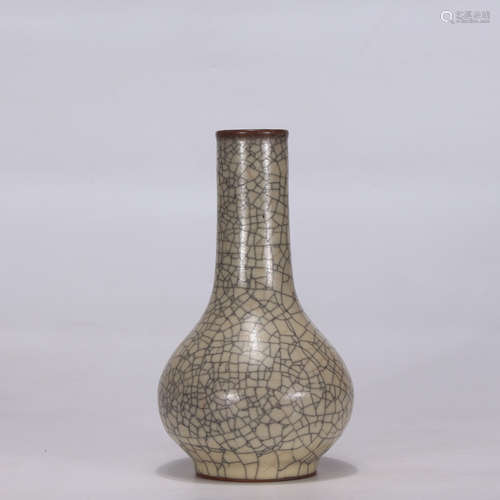 A Ge-type Pear Shaped Vase