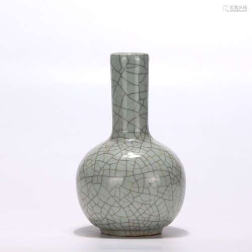 A Ge-Type Globular Vase