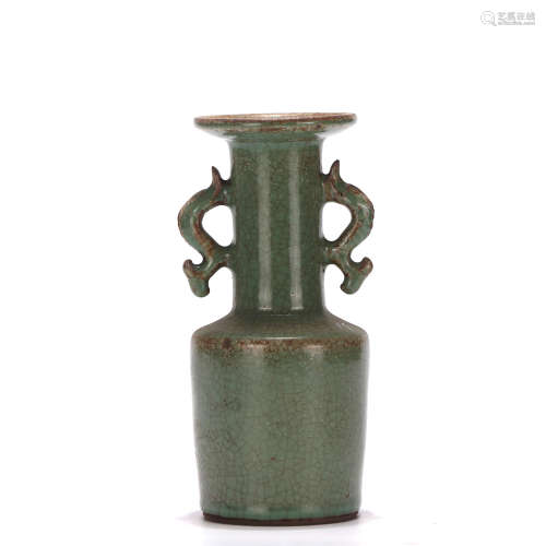 A Ge-type Vase with Double Handles