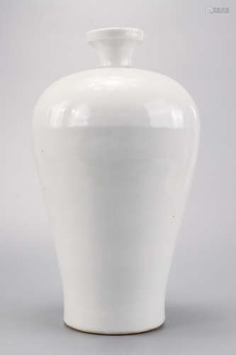 A Tianbai Glazed Plum Vase Meiping