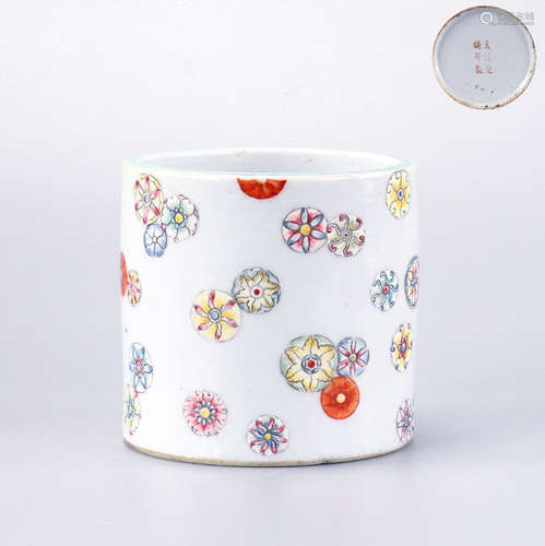 A Famille Rose Flower Balls Brush-pot