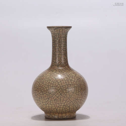 A Ge-type Globular Vase