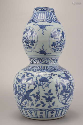 A Blue and Whie Gourd Shaped Vase