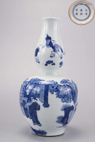 A Blue and White Figures Gourd Shaped Vase