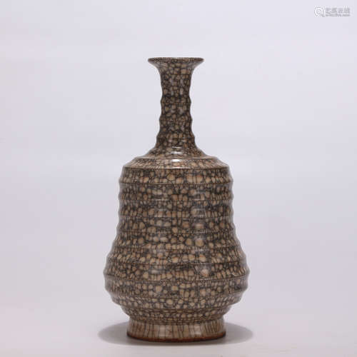 A Ge-type Banded Vase