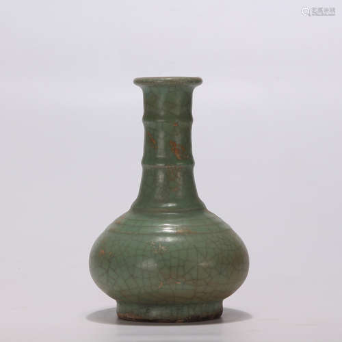 A Ge-type Banded Vase