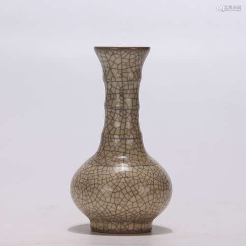 A Ge-type Banded Vase