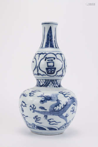 A Blue and White Gourd Shaped Vase