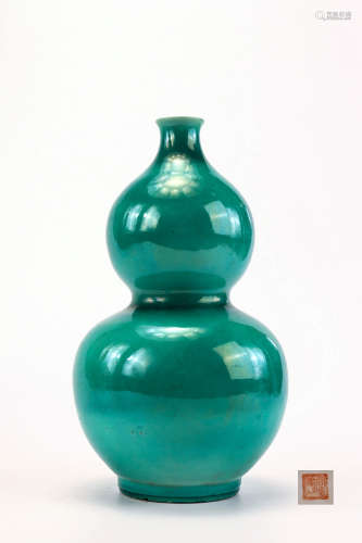 A Green Glaze Gourd Shaped Vase