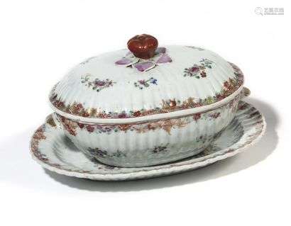 China de Commande Small covered terrine and its oval-shaped porcelain display case with gadroons, decorated in enamels of the rose family of flowers. The knob on the lid is in the shape of a lotus. Qianlong period (1736-1795) Display length: 24 cm, terrine length: 20 cm (some chips)