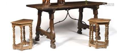 Pair of oak canter stools with pentagonal seat supported by six column uprights with spacers in the belt. Partly 17th century H. 52 - W. 38,5 - D. 36 cm (old restorations)