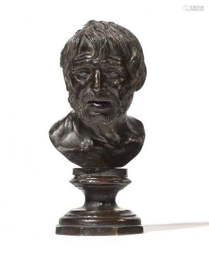 Small bronze bust with brown patina representing Seneca according to the Antiquity. Late 18th century - early 19th century. H : 15 cm