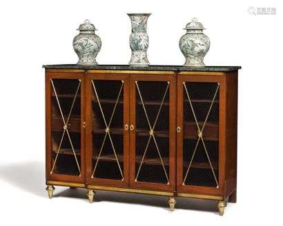 Low bookcase in amaranth (veneered), the protruding facade opening with four latticed leaves, sea-green marble top, (the bronzes probably brought back). Early 19th century. H : 120,5 cm, W : 166 cm, D : 54,5 cm.