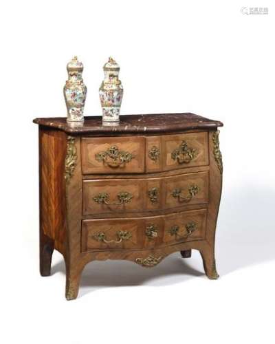 Chest of drawers in violet wood and light wood fillets with an animated shape on the front and on the sides, opening with four drawers in three rows, the Griotte red marble top resting on curved uprights finished with curved legs. Stamped by J. Bircklé and JME. Louis XV period (accidents and restorations). H : 87 cm, W : 97 cm, D : 52 cm