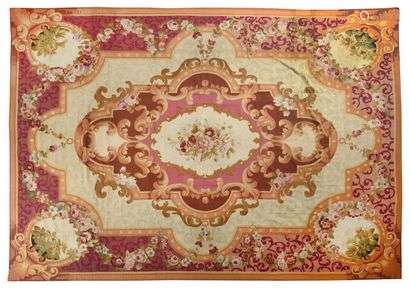 Important carpet of Aubusson ( France ) Technique of the tapestry : needlework with woollen threads on cotton foundations. Beige field, very pale green with crenellated foliage in the form of ram's horns framing a very large central medallion with gilded wood in the form of a crenellated mirror inlaid with a second medallion old pink and ivory with a central floral bouquet. Large wine-red border with pastel-coloured floral cords. 19th century - Louis-Phillippe period 480 x 360 cm (Good general condition, remarkable freshness of colours, good condition).