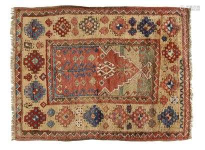 Rare and exceptional Karapinar (Central Anatolia,Turkey) Woolen velvet on foundations: woolen warps, weft and fringes. Prayer rug with mirhab decoration on a brick field patterned with geometrically stylized hooks, tarantulas and trees. Double spandrels bronze green and emerald abrasive. Triple borders, the main one beige with seedlings of crenellated boxes in the shape of stylized diamonds in polychromy. Late 18th century - Early 19th century 148 x 116 cm (Good condition and beautiful polychromy)