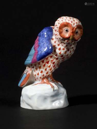 HEREND (Hungary) Owl in polychrome porcelain with fishnet decoration. Bears the stamp of the manufacture, numbered 10. 20th century High : 12 cm