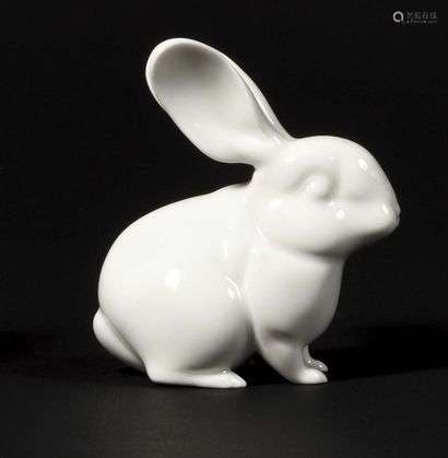 SAXE Small rabbit in white Saxon porcelain. Blue mark with sword underneath. 10 x 10 cm