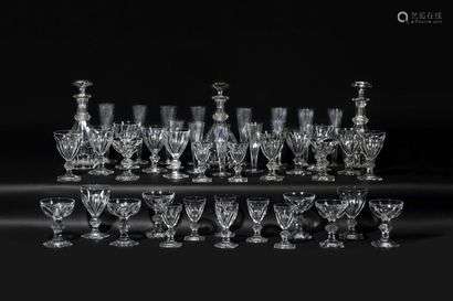 A cut crystal service part from the house of Baccarat, Harcourt model, comprising twelve large stemmed glasses, eight small stemmed glasses, eight champagne glasses and three carafes, the foot in baluster and the hexagonal base. 20th century. H : between 12.5 cm and 15.5 cm (one rough cut). Eight large and five small crystal champagne flutes are attached. 20th century.