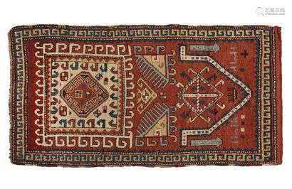 Rare and original Bergamo (Central Anatolia, Turkey) Prayer rug, travel rug, Prayer said five times a day.  Brick field with mirhab in the shape of a serpentine niche with the weaver's comb. Geometrically stylized hourglass (symbol of the passing of time) and large square beige crenellated medallion with hooks and small stylized ducks. Greek-style border framing. Dated 1312 of the egire (which corresponds to 129 years: Around 1890, today we are in 1441.) 143 x 72 cm