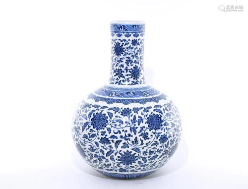 Large Fine Chinese Blue and White Vase