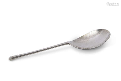 Rare James I East Anglian silver slip-top spoon, marked with a stylised fleur-de-lys or trefoil in a