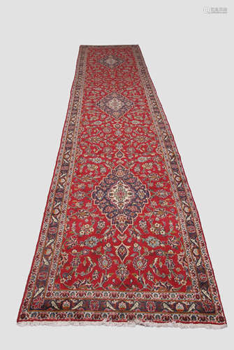 Good quality modern Karajeh runner, 5.08 x 1m