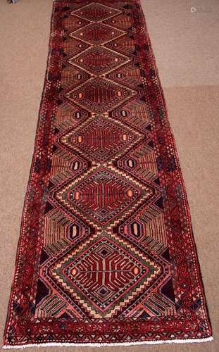 Good quality modern Karajeh runner, 3.07 x .84m