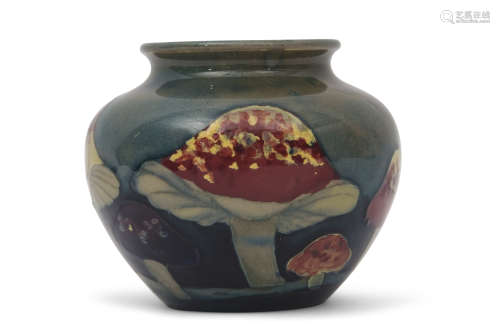 Small Moorcroft early 20th century vase decorated with mushrooms in the Claremont pattern, 7cm high
