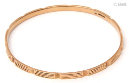 Early 20th century 9ct gold bangle, textured design, Birmingham 1924, 7cm diam, 17.8g