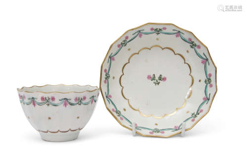 18th century Lowestoft porcelain tea bowl and saucer decorated in the so-called Bungay pattern,