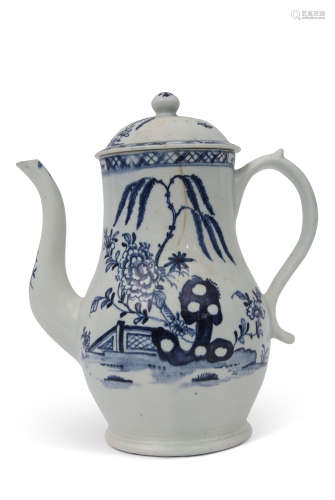 18th century Lowestoft porcelain coffee pot and cover painted in underglaze blue with a