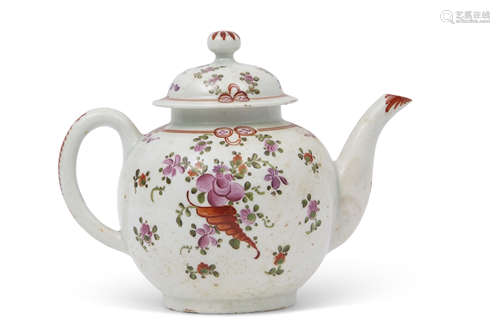 18th century Lowestoft porcelain tea pot decorated in Compagnie des Indes style with floral sprays