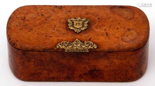 Burr walnut snuff box, circa 1820, unmarked, gold mounted, tested as 9ct gold