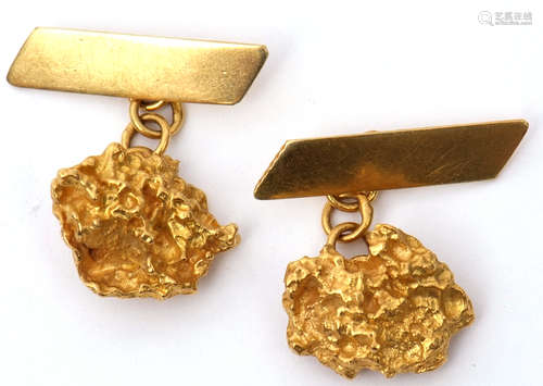 A pair of high grade yellow metal nugget cuff links, chain connectors t oplain polished bar fitting,