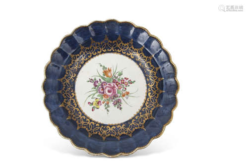 18th century Worcester plate, the gros bleu ground with a gilt design to the centre with floral