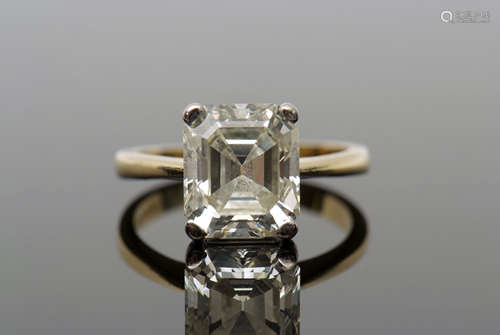 Diamond single stone ring, the emerald cut diamond weighing 4.33ct, the stone set in 18ct yellow and