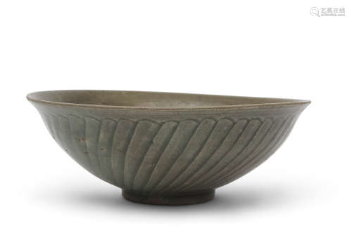 Chinese Longquan or Yuan ware bowl, the interior with a floral design with leaf to the well, the