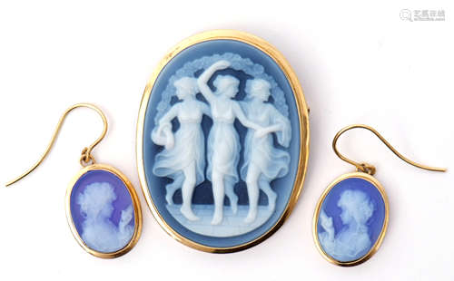 Mixed Lot: Modern blue agate cameo brooch/pendant depicting The Three Graces, framed in a yellow