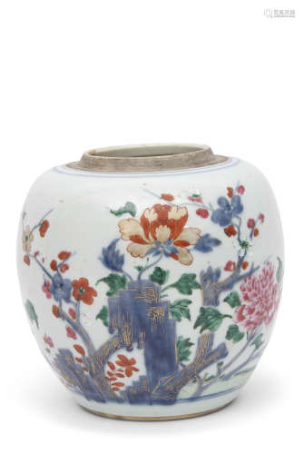 18th century Chinese porcelain ginger jar decorated in famille rose style, 21cm high
