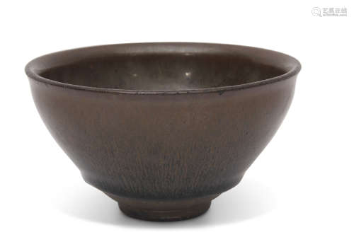 Unusual Chinese pottery bowl with a streaked brown/black design, incised signature to base, 12cm