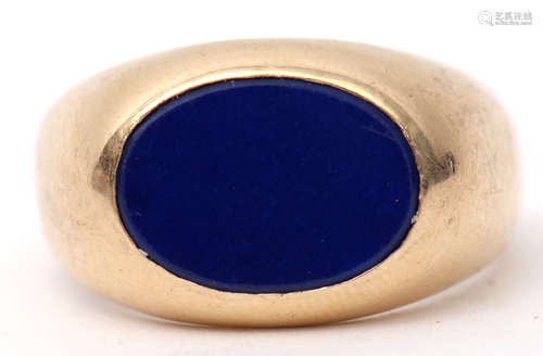 14K stamped gent's signet ring, featuring an oval shaped lapis lazuli panel, size Q, gross weight