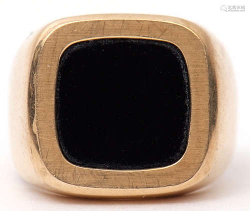 14K stamped gent's signet ring with square black onyx panel, size R/S, gross weight 11.6g